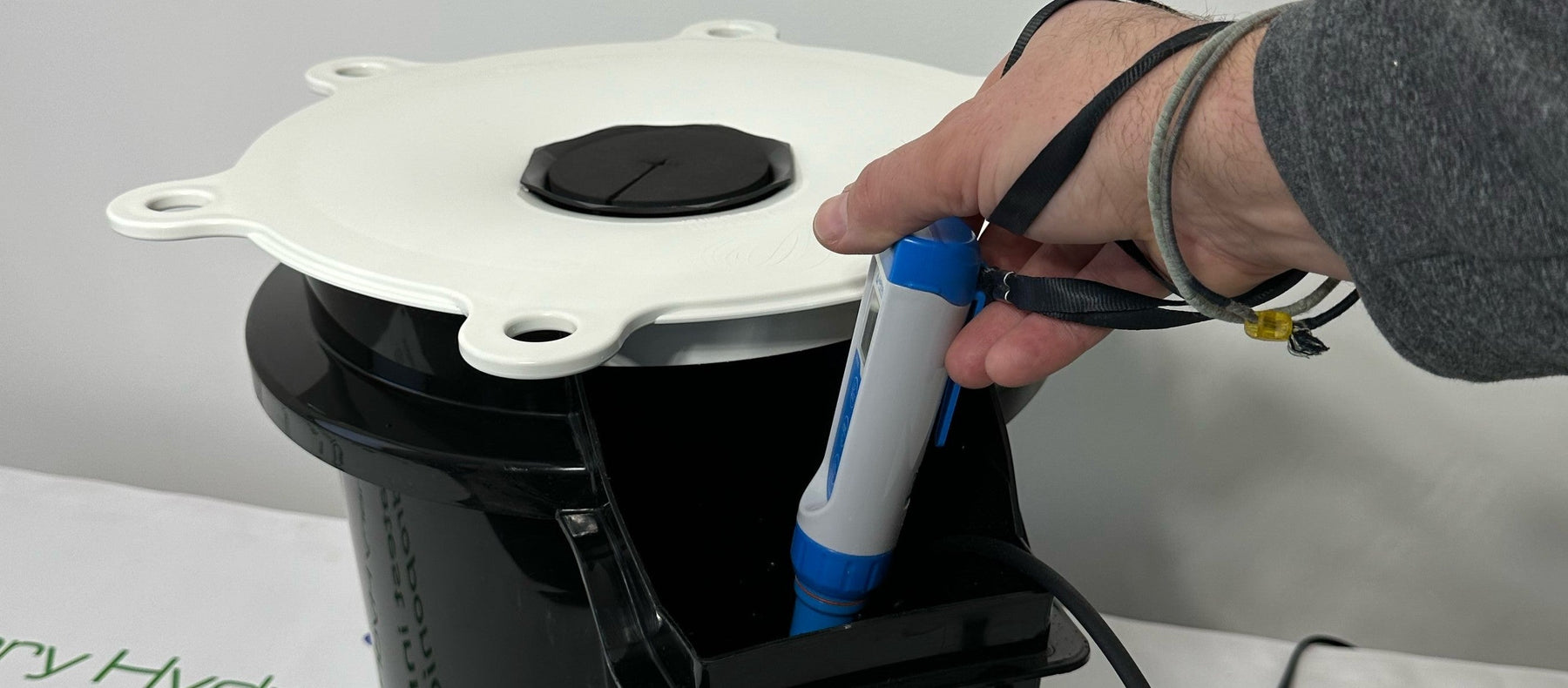 Controlling the parameters of your nutrient solution using an ORP meter.